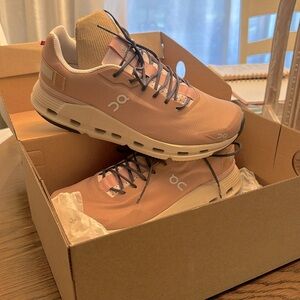 On clouds size 9 new with box